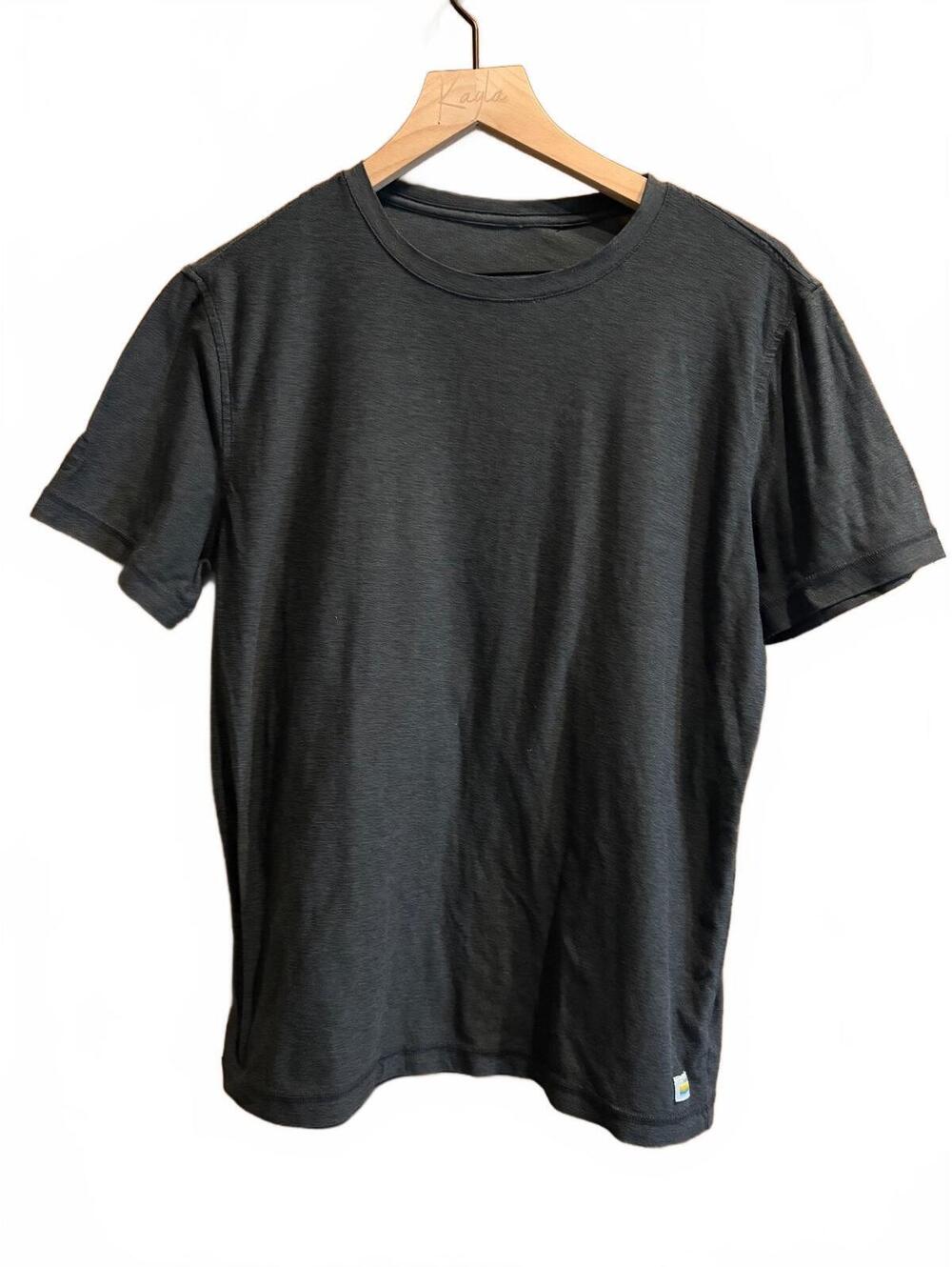 Vuori Strato Tech Tee - Charcoal - men’s medium